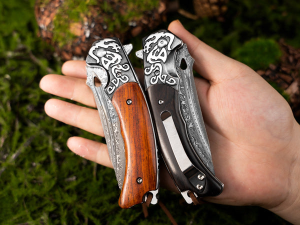 LOTHAR RHAEGAL Damast Klappmesser, Hochwertig Taschenmesser Outdoor aus 67 Lagen VG10 Damaststahl, Premium Damast Taschenmesser mit Holzgriff für Jagd, Ideal als Sammlung & Geschenk (Rosenholz)