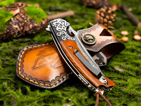 LOTHAR RHAEGAL Damast Klappmesser, Hochwertig Taschenmesser Outdoor aus 67 Lagen VG10 Damaststahl, Premium Damast Taschenmesser mit Holzgriff für Jagd, Ideal als Sammlung & Geschenk (Rosenholz)