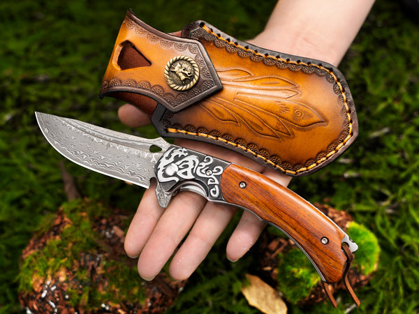 LOTHAR RHAEGAL Damast Klappmesser, Hochwertig Taschenmesser Outdoor aus 67 Lagen VG10 Damaststahl, Premium Damast Taschenmesser mit Holzgriff für Jagd, Ideal als Sammlung & Geschenk (Rosenholz)